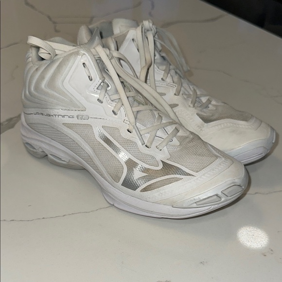 Mizuno Wave Lightning z6 volleyball shoes - Picture 1 of 11